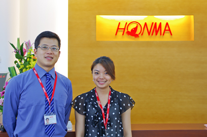 本間高爾夫高雄店-店員全體照